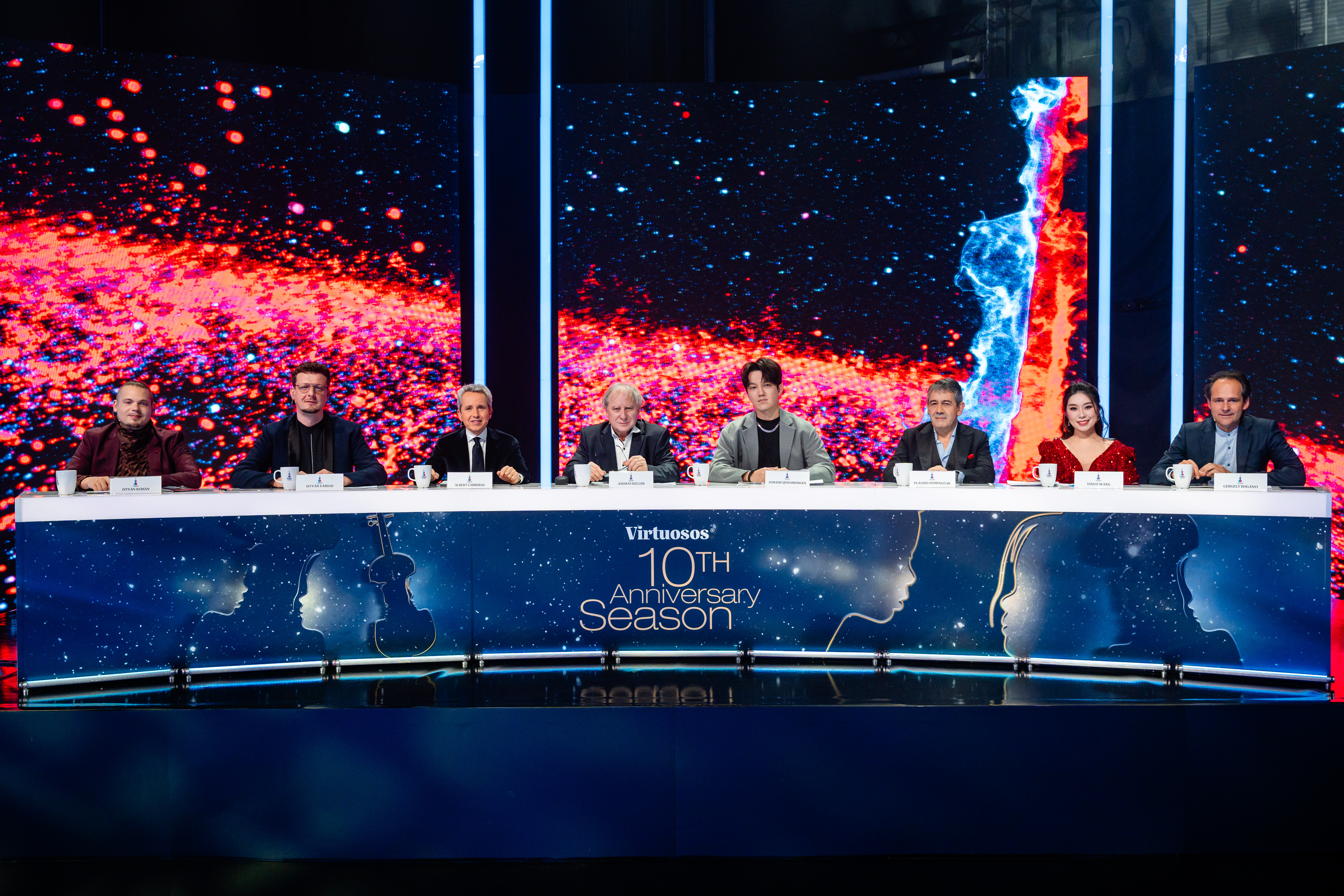 Ең әдемі және жалаңаш жезөкшелер Орыс көршісімен порно